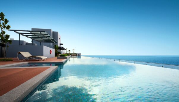 Low,Angle,Of,Luxury,Infinity,Pool,With,Beautiful,Sea,View.